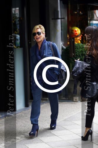 Amsterdam 24 september 2013
Connie Breukhoven op weg naar juwelier Bodes en Bode