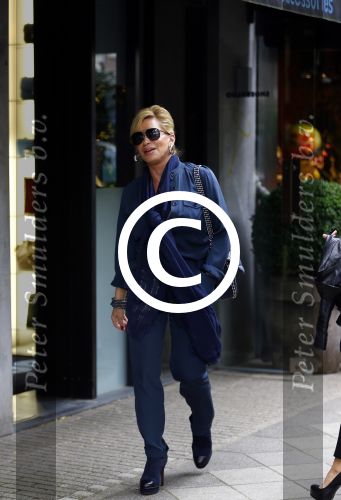 Amsterdam 24 september 2013
Connie Breukhoven op weg naar juwelier Bodes en Bode