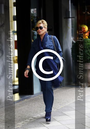 Amsterdam 24 september 2013
Connie Breukhoven op weg naar juwelier Bodes en Bode