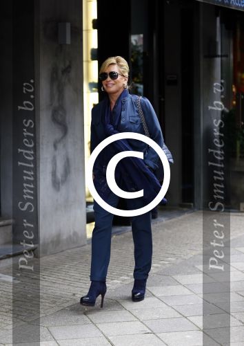Amsterdam 24 september 2013
Connie Breukhoven op weg naar juwelier Bodes en Bode