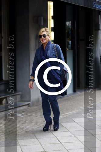 Amsterdam 24 september 2013
Connie Breukhoven op weg naar juwelier Bodes en Bode