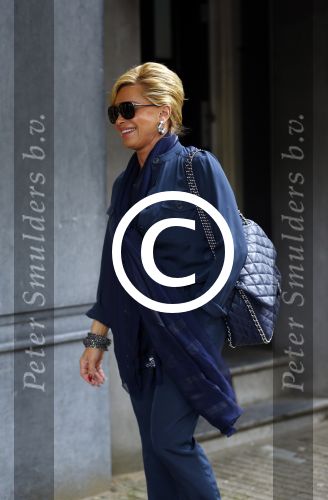 Amsterdam 24 september 2013
Connie Breukhoven op weg naar juwelier Bodes en Bode