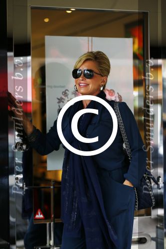 Amsterdam 24 september 2013
Connie Breukhoven op weg naar juwelier Bodes en Bode
