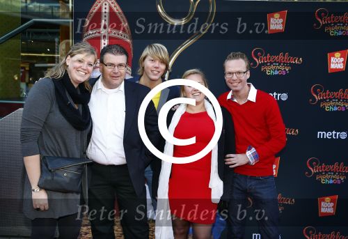 Amsterdam  29 september 2013
Premiere sinterklaas en de pepernoten chaos in pathe arena. Daniel Kroll met familie en vrienden