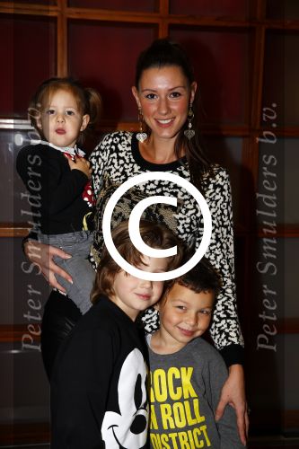 Amsterdam 11 oktober 2013
Premiere Disney live show in de rai. Daniellle v Aalderen met kinderen