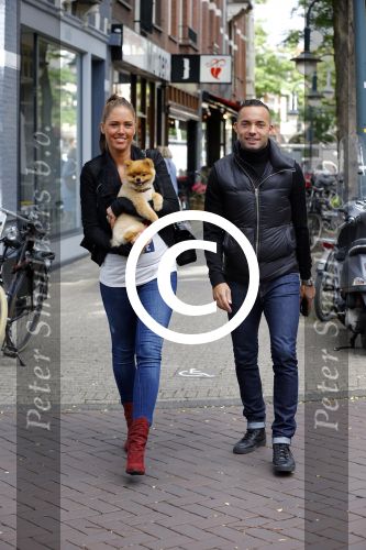 Amsterdam 26 september 2013
Demy de Zeeuw met zijn zwangere vriendin Danielle in Amsterdam zuid.