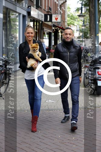 Amsterdam 26 september 2013
Demy de Zeeuw met zijn zwangere vriendin Danielle in Amsterdam zuid.