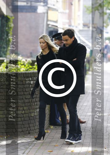 Laren 2 oktober 2013
Kerkdienst naar aanleiding van het overlijden van John de mol sr in de sint Jansbasiliek. Het was enorm druk met vrienden en familie.