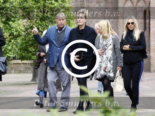 Laren 2 oktober 2013
Kerkdienst naar aanleiding van het overlijden van John de mol sr in de sint Jansbasiliek. Het was enorm druk met vrienden en familie.