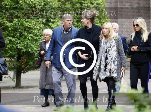 Laren 2 oktober 2013
Kerkdienst naar aanleiding van het overlijden van John de mol sr in de sint Jansbasiliek. Het was enorm druk met vrienden en familie.