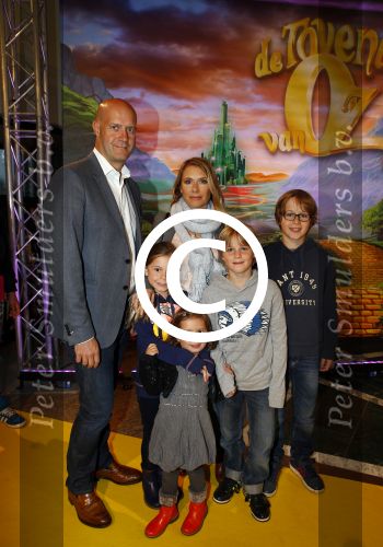 Zaandam 5 oktober 2013
Premiere Oz in de schouwburg van Zaandam.
Elle v Rijn met nieuwe vriend en kinderen