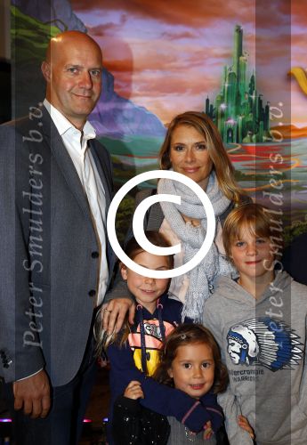 Zaandam 5 oktober 2013
Premiere Oz in de schouwburg van Zaandam.
Elle v Rijn met nieuwe vriend en kinderen