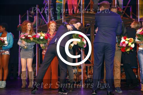 Tilburg 29 september 2013
Premiere Flashdance in de schouwburg van Tilburg met in de hoofdrollen Anouk Maas Jim Bakkum en Carry Tefsen. Albert Verlinde is de producent.