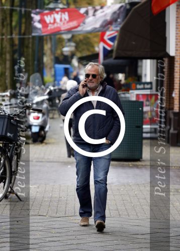 Amsterdam 4 oktober 2013
Frank Wisse bellend op de cornelis schuytstraat