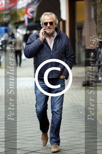 Amsterdam 4 oktober 2013
Frank Wisse bellend op de cornelis schuytstraat