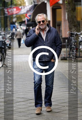 Amsterdam 4 oktober 2013
Frank Wisse bellend op de cornelis schuytstraat