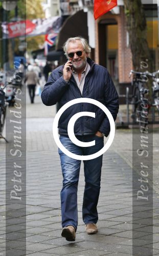 Amsterdam 4 oktober 2013
Frank Wisse bellend op de cornelis schuytstraat