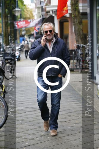 Amsterdam 4 oktober 2013
Frank Wisse bellend op de cornelis schuytstraat