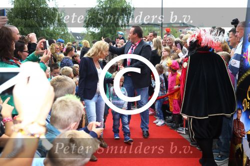 Ede, 5 Oktober 2013
Premiere film De Club van Sinterklaas en de Pietenschool
Frans Bauer met Mariska Bauer en twee kinderen
Foto Peter Smulders BV