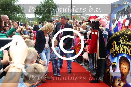 Ede, 5 Oktober 2013
Premiere film De Club van Sinterklaas en de Pietenschool
Frans Bauer met Mariska Bauer en twee kinderen
Foto Peter Smulders BV