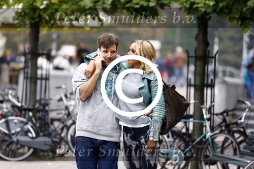 Amsterdam 25 september 2013
Glennis Grace met haar nieuwe vriend Robert Biesewig in Amsterdam.