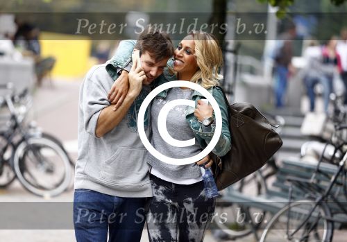 Amsterdam 25 september 2013
Glennis Grace met haar nieuwe vriend Robert Biesewig in Amsterdam.