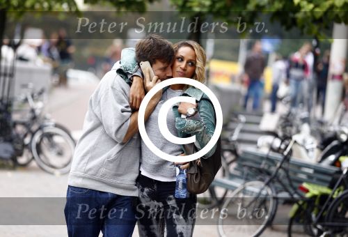 Amsterdam 25 september 2013
Glennis Grace met haar nieuwe vriend Robert Biesewig in Amsterdam.