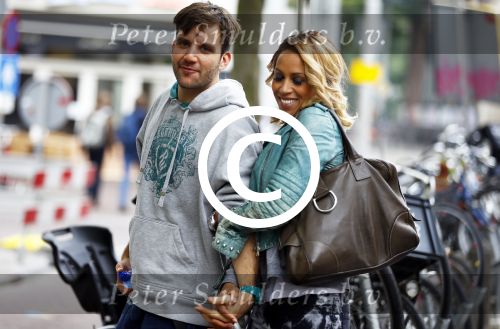 Amsterdam 25 september 2013
Glennis Grace met haar nieuwe vriend Robert Biesewig in Amsterdam.