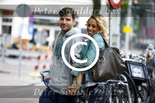 Amsterdam 25 september 2013
Glennis Grace met haar nieuwe vriend Robert Biesewig in Amsterdam.