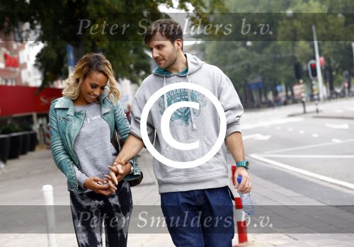 Amsterdam 25 september 2013
Glennis Grace met haar nieuwe vriend Robert Biesewig in Amsterdam.