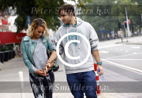 Amsterdam 25 september 2013
Glennis Grace met haar nieuwe vriend Robert Biesewig in Amsterdam.