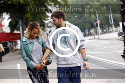Amsterdam 25 september 2013
Glennis Grace met haar nieuwe vriend Robert Biesewig in Amsterdam.