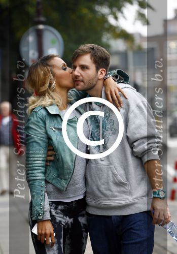 Amsterdam 25 september 2013
Glennis Grace met haar nieuwe vriend Robert Biesewig in Amsterdam.