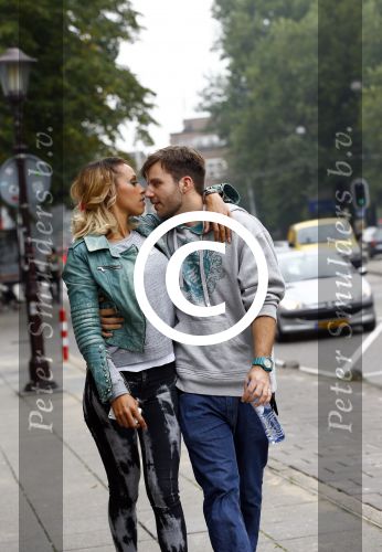 Amsterdam 25 september 2013
Glennis Grace met haar nieuwe vriend Robert Biesewig in Amsterdam.