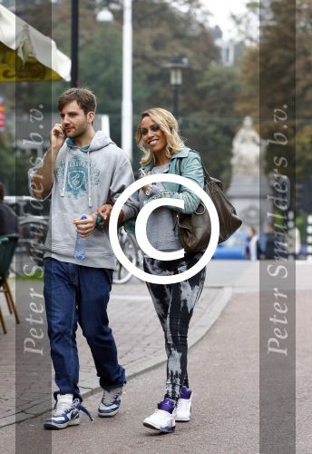 Amsterdam 25 september 2013
Glennis Grace met haar nieuwe vriend Robert Biesewig in Amsterdam.