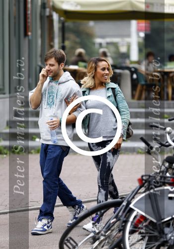 Amsterdam 25 september 2013
Glennis Grace met haar nieuwe vriend Robert Biesewig in Amsterdam.