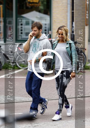 Amsterdam 25 september 2013
Glennis Grace met haar nieuwe vriend Robert Biesewig in Amsterdam.