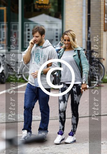 Amsterdam 25 september 2013
Glennis Grace met haar nieuwe vriend Robert Biesewig in Amsterdam.
