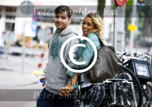 Amsterdam 25 september 2013
Glennis Grace met haar nieuwe vriend Robert Biesewig in Amsterdam.