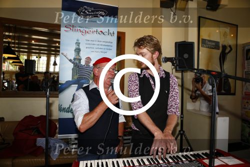 Amsterdam 3 september 2013
Presentatie cd Drukwerk ( harry Slinger). Zijn vrouw dochter en zoon zijn ook aanwezig.