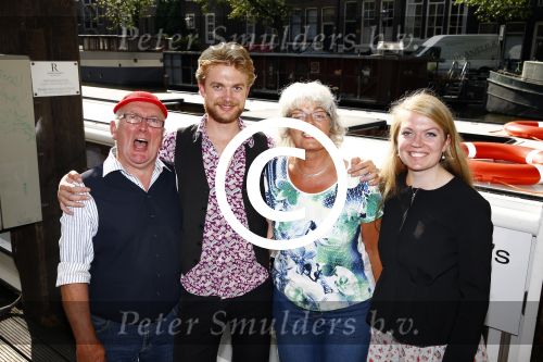Amsterdam 3 september 2013
Presentatie cd Drukwerk ( harry Slinger). Zijn vrouw dochter en zoon zijn ook aanwezig.