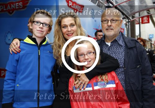 Amsterdam 21 september 2013
Premiere Planes in Tuschinskii
Hilde de Mildt met man en kinderen