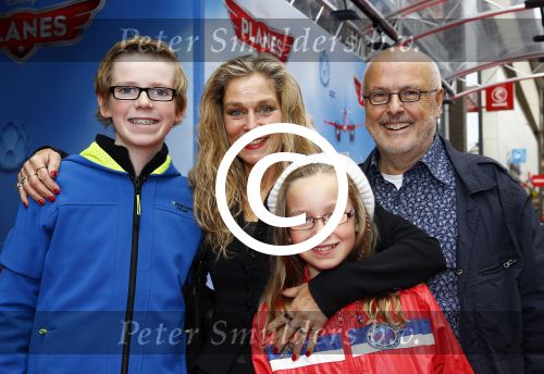 Amsterdam 21 september 2013
Premiere Planes in Tuschinskii
Hilde de Mildt met man en kinderen