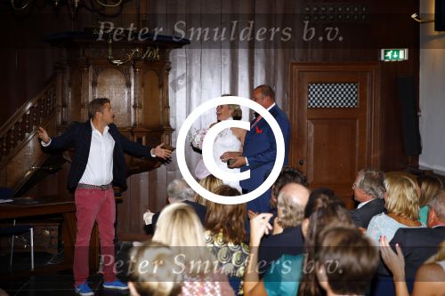 Amsterdam 13 september 2013
Trouwen Menno Kohler met zijn grote liefde Florine.
Jaap Reesema zingt het bruidspaar toe