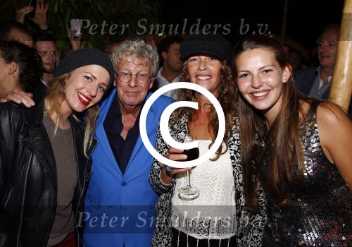Naarden 23 september 2013
20 jarig bestaan van het Arsenaal van jan en Monique des Bouvrie.
Jan des Bouvrie met dochters Nicole en Bo