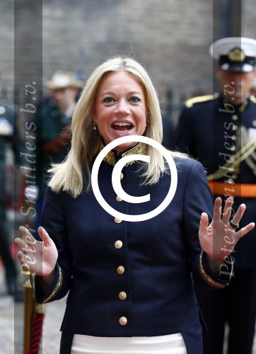 Den Haag 17 september 2013
Prinsjesdag op het binnenhof. JEANINE HENNIS-PLASSCHAERT met man