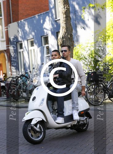 Amsterdam 30 september 2013
Jeffrey Wammes met vriend op vespa scooter.
