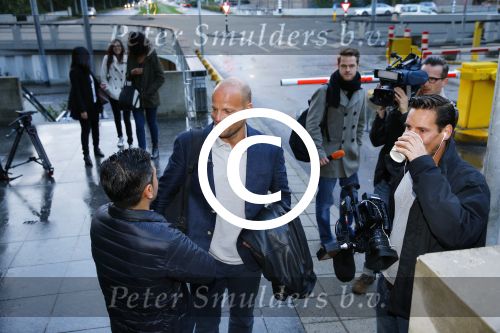 Amsterdam 10 oktober 2013
Rechtzaak Badr Hari bij de rechtbank op de paranassusweg waar veel pers op afgekomen is. Badr arriveert met zijn advocaat Benedicte Ficq. Jens Olde Kalter