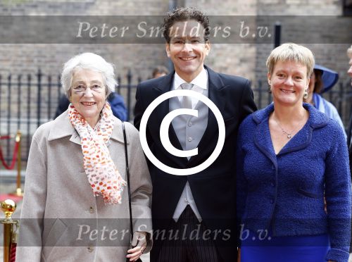 Den Haag 17 september 2013
Prinsjesdag op het binnenhof. Jeroen Dijsselbloem met moeder en vrouw