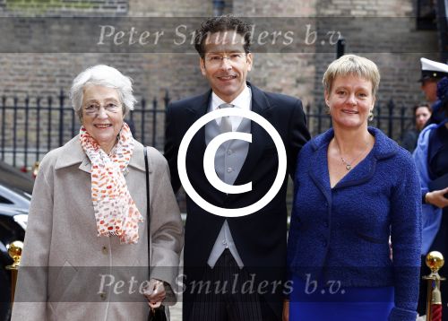 Den Haag 17 september 2013
Prinsjesdag op het binnenhof. Jeroen Dijsselbloem met moeder en vrouw